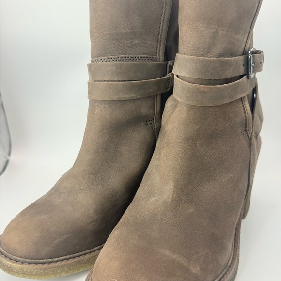 Women’s Size 8.5 Taupe Leather Block Heel Ankle Boots Buckle Strap - Picture 12 of 13